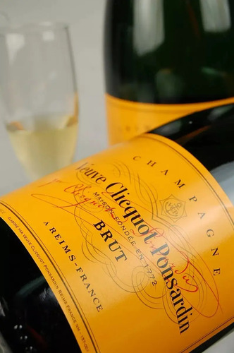 CHAMPAGNE VEUVE CLICQUOT BRUT YELLOW 750ML