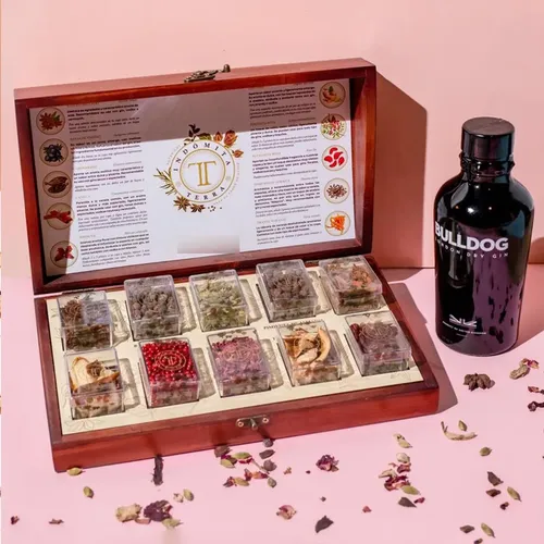 COMBO GIN BULLDOG 700ML + BOTANICOS INDOMITA TERRA