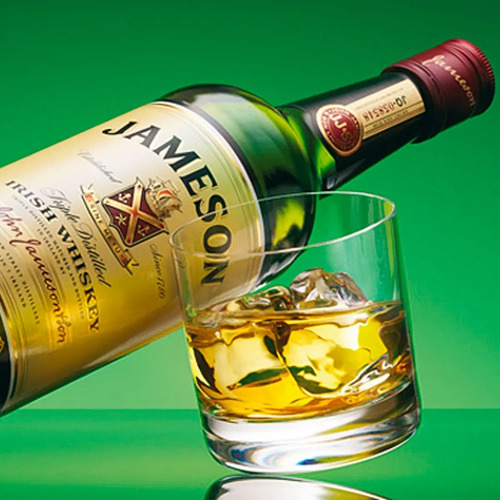 COMBO WHISKY JAMESON IRLANDES 1 LITRO + 2 VASOS DE WHISKY